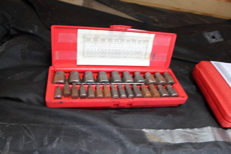 lot 150 image: Irwin 25-Piece Hanson Screw Extension Set with Case