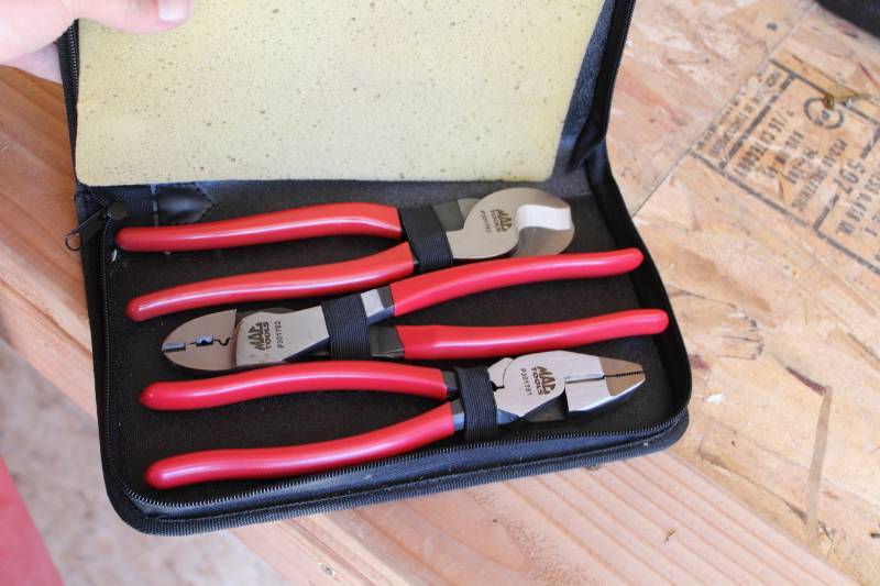 lot 148 image: Mac Tools 3-Piece PliersCutter Set with Case