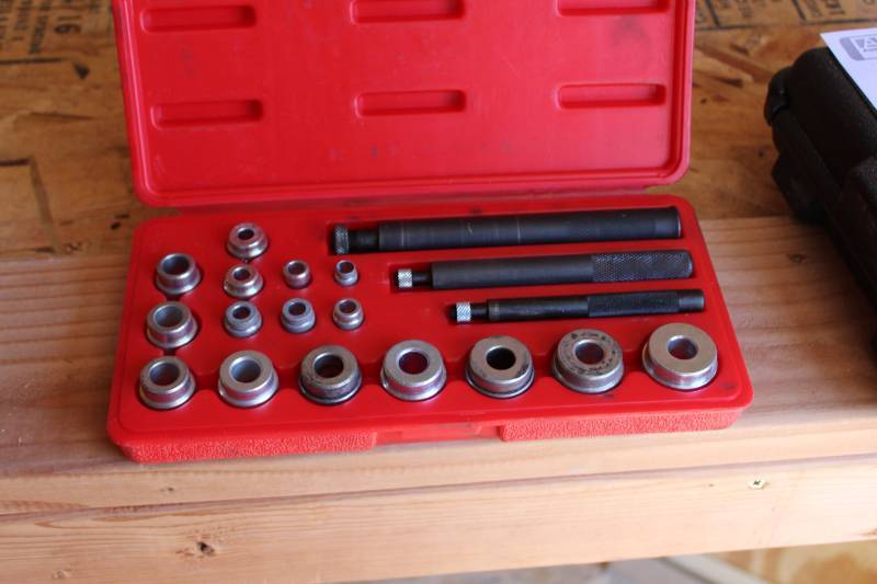 lot 158 image: Matco Tools Puller Set with Case