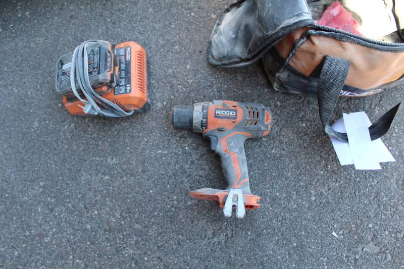 lot 199 image: Ridgid 12in. VSR 18VDC Cordless Drill with Battery, Charger, Case