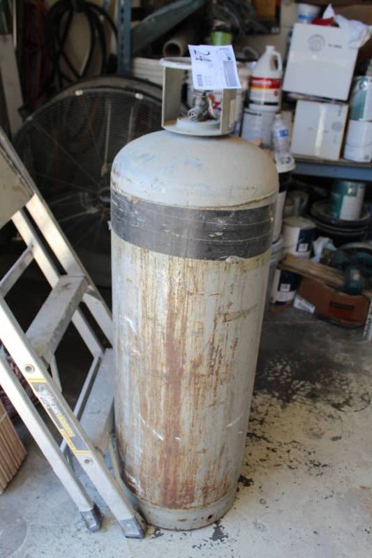 lot 24 image: Liquid Petroleum Gas Propane Cylinder