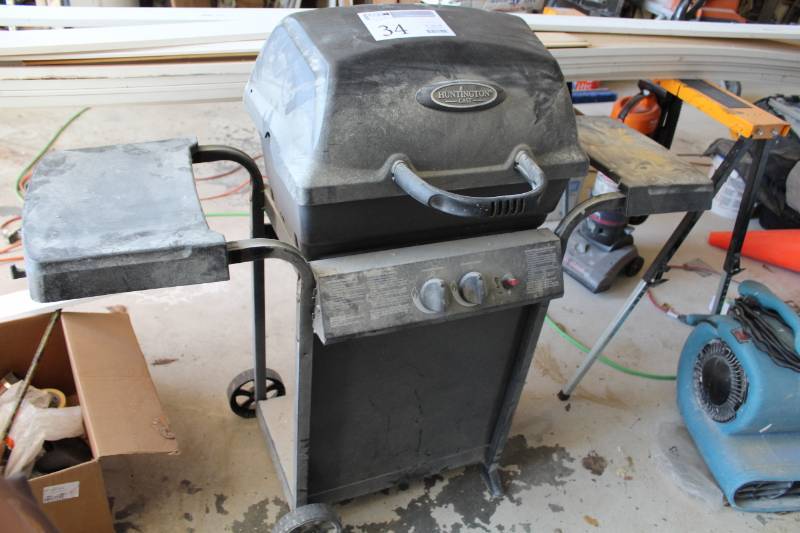 lot 34 image: Huntington Cast Propane Gas Grill