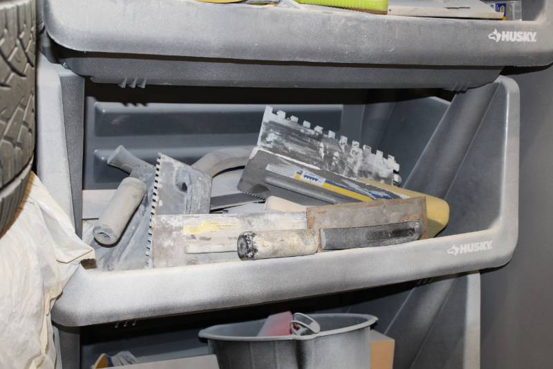 lot 39 image: Trowels