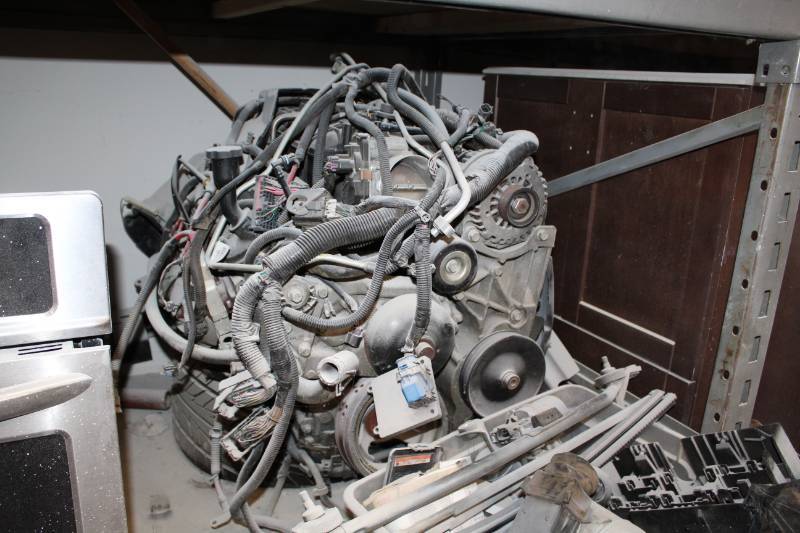 lot 2 image: 2007 GMC YUKON V8 5.3L, Engine