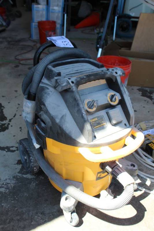 lot 53 image: DeWalt 10-Gallon Dust Extraction HEPA Filtered Shop Vacuum
