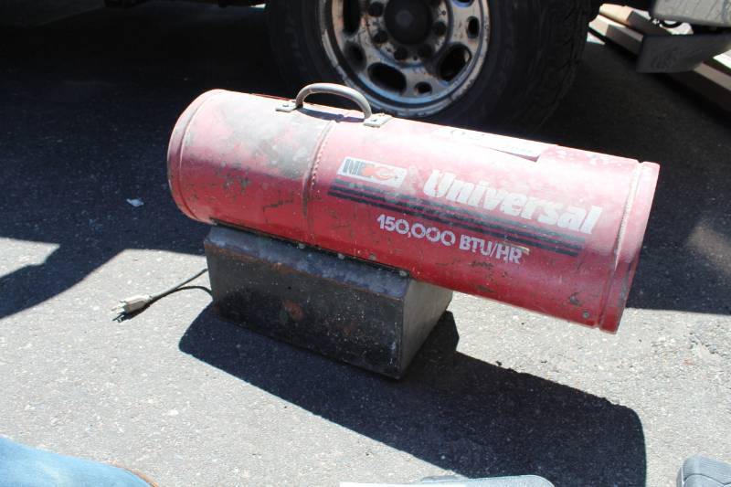 lot 62 image: Universal 150000 BTU Portable Propane Torpedo Space Heater