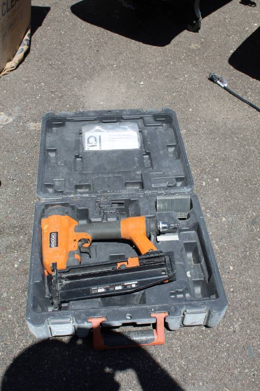 lot 69 image: Ridgid Pneumatic Straight Finish Nailer with Case