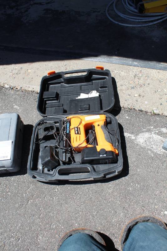 lot 122 image: Pro X One 20.4VDC Fastener with Case