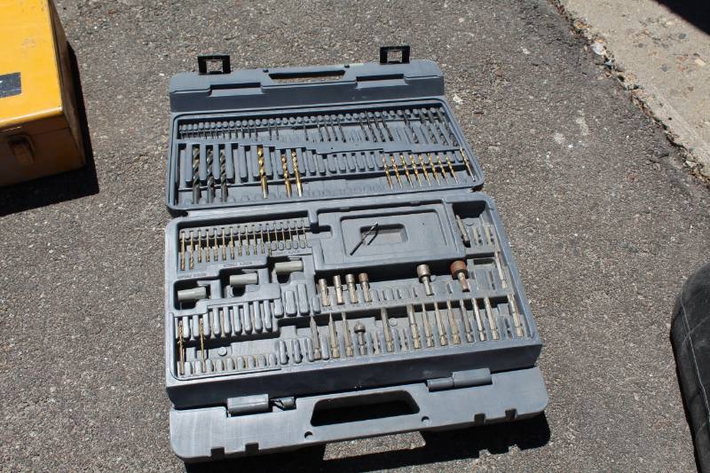 lot 123 image: Performance Tools 204-Piece Master Drill & Bit Set