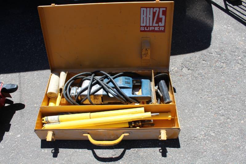 lot 85 image: AEG BH25 Super Taper Hammer with Reton Taper Hammer Bits, Case