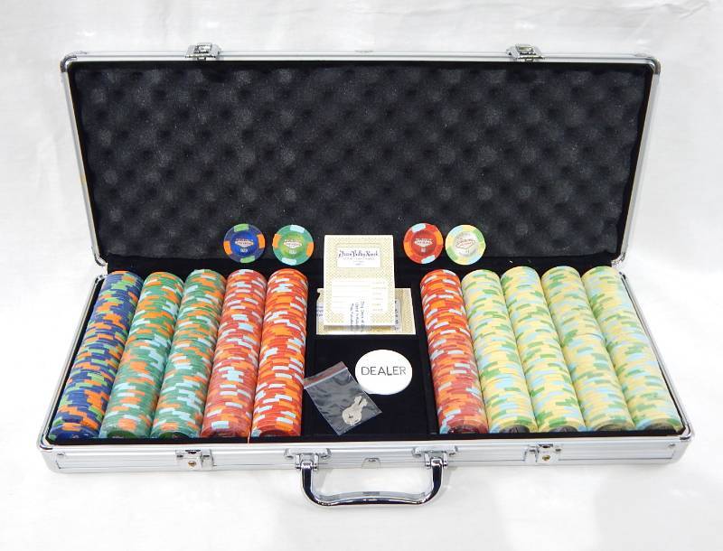500 Chip Locking Aluminum Poker Chip Case with Playing Cards and Las Vegas Themed Multi-Denomination Chips