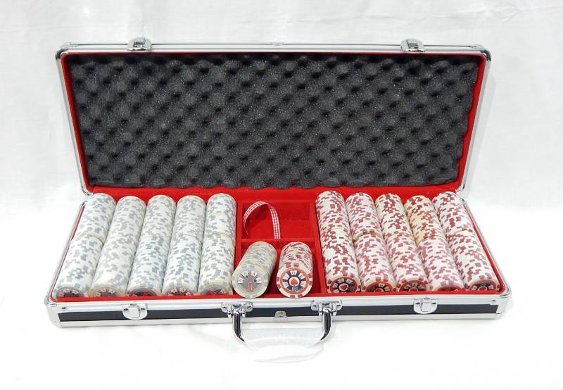 550 Chip Poker Chip Case with Playing Cards and Multi-Denomination Chips