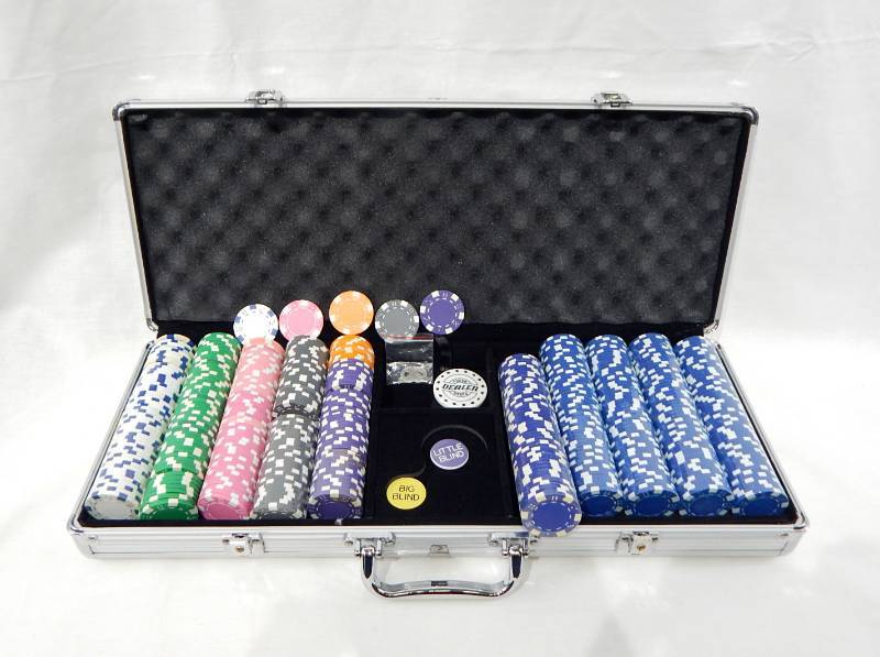 500 Chip Locking Poker Chip Case with Multi-Color Chips
