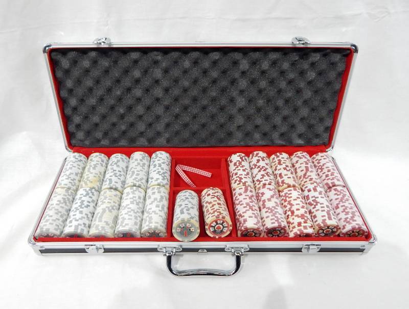 550 Chip Poker Chip Case with Multi-Denomination Chips