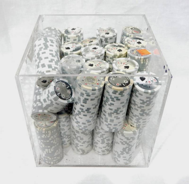 Lot of Hundreds of Mixed Poker Chips