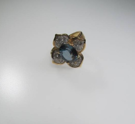 lot 3 image: 18 Carat Gold Ring