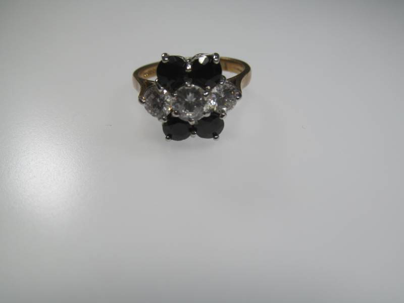 lot 4 image: 9 Carat Gold Ring