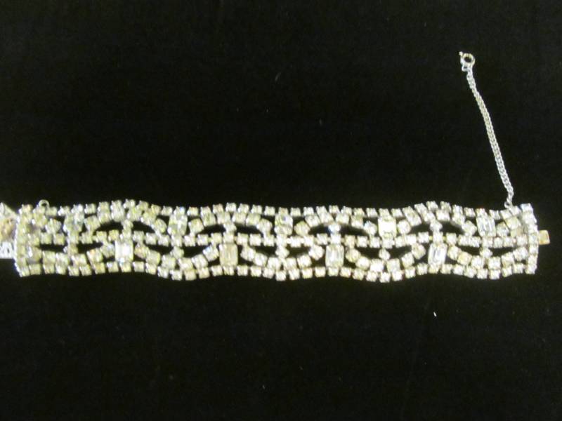 lot 6 image: Rhinestone Bracelet