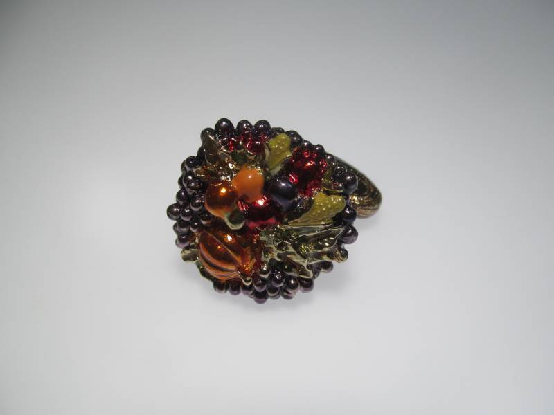 lot 9 image: Monet Cornucoria Trinket Keepsake Enamel Jewelry