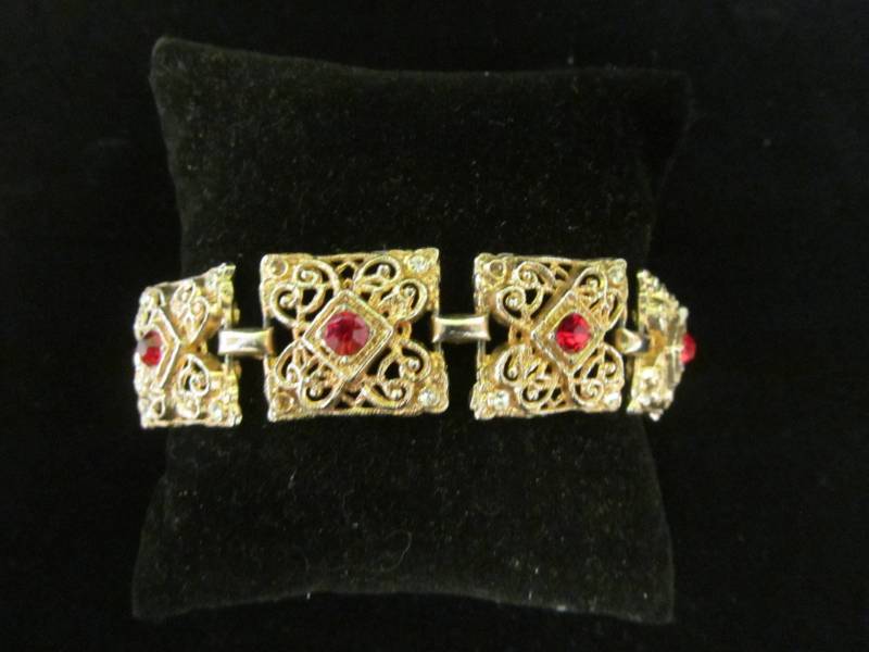 lot 12 image: Vintage Victorian Bracelet