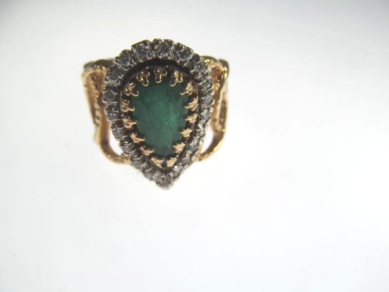 lot 18 image: 14 Carat Yellow Gold Ring