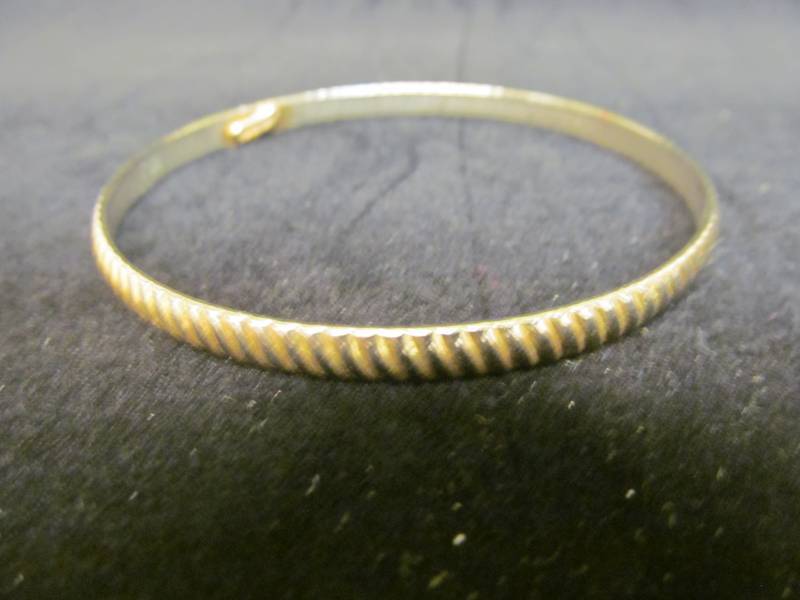 lot 24 image: Giovanni Bangle Bracelet
