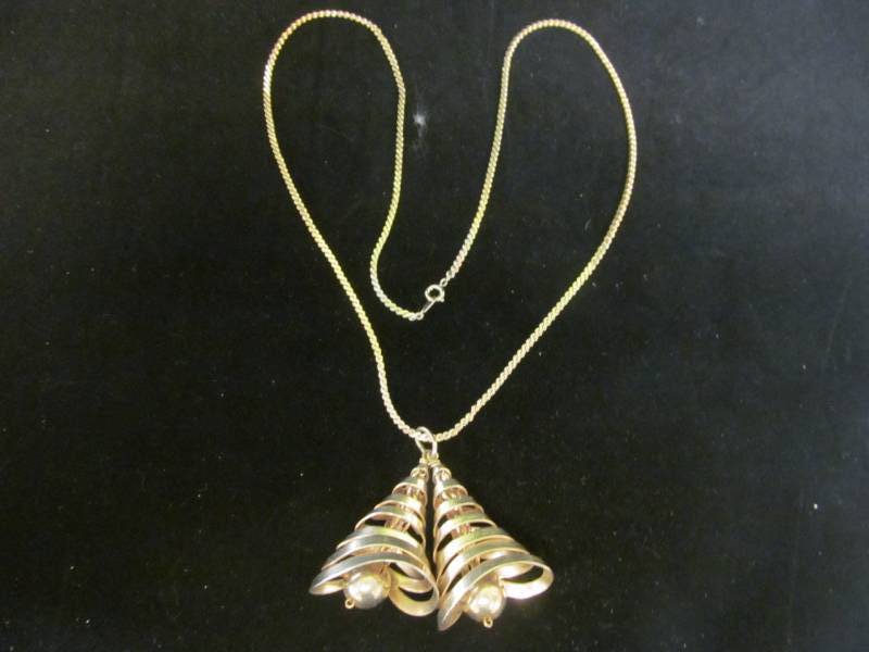 lot 33 image: Art Deco Necklace