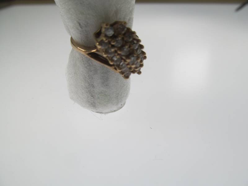 lot 44 image: 8 Carat Gold Ring