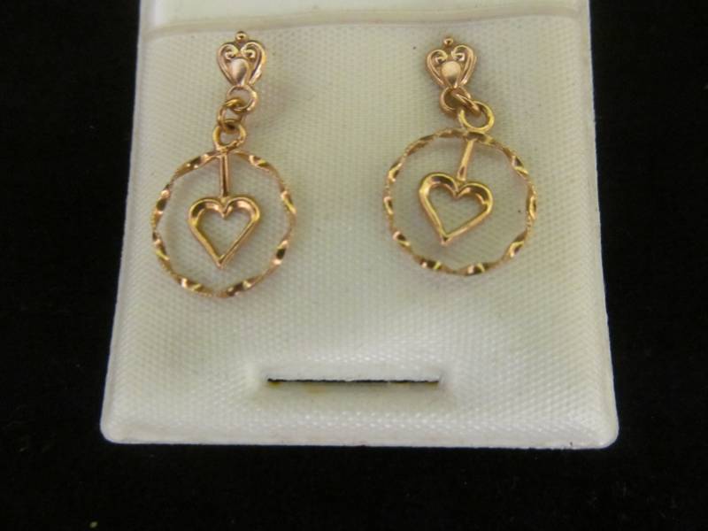 lot 59 image: 14k Gold Earrings