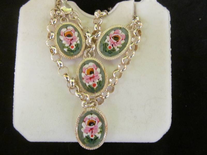 lot 79 image: Rosanna Necklace