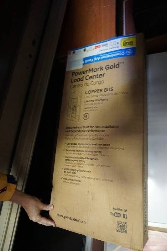 lot 16 image: GE Brand Power Mark Gold 200 amp Electrical Load Center Service Box