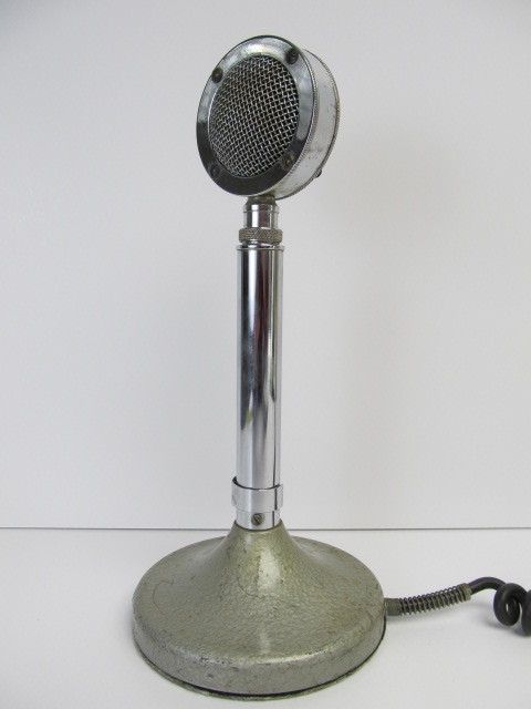 lot 20 image: Vintage Chrome ASTATIC Model D-104 Microphone