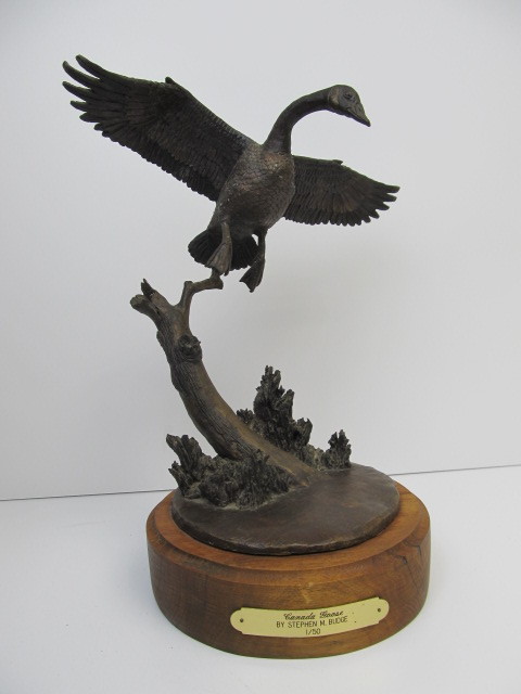 lot 26 image: Nice Vintage Signed Solid Bronze Goose Sculpture by Stephen Budge
