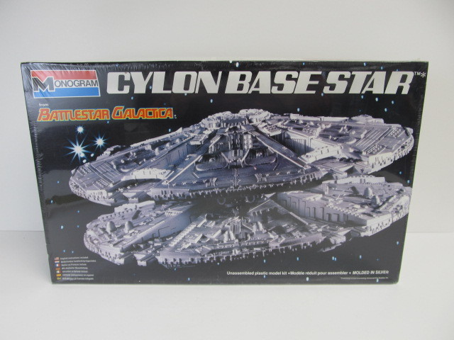 lot 34 image: NOS Vintage BATTLE STAR GALACTICA Cylon Star Base Large Model Kit