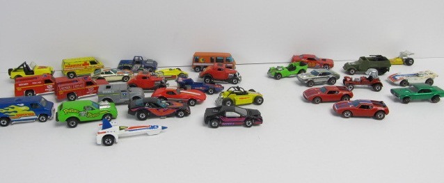 lot 42 image: Vintage 1970s HOT WHEELS Cars - Including Redlines