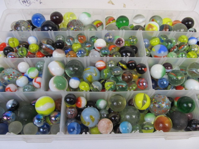 lot 43 image: Large Lot of Old Vintage Marbles