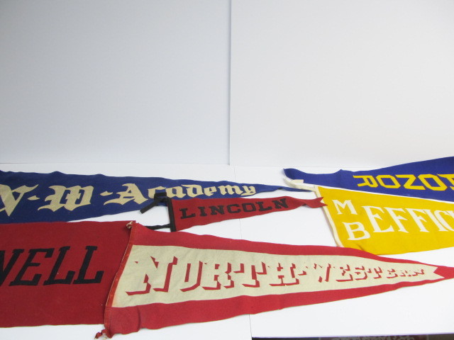 lot 45 image: Group of Old Vintage & Antique College etc Felt Pennants