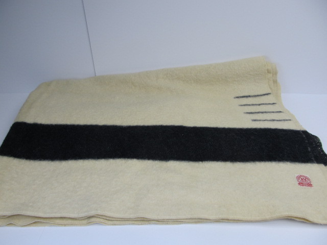 lot 49 image: Nice Vintage HUDSONS BAY Four Point Blanket