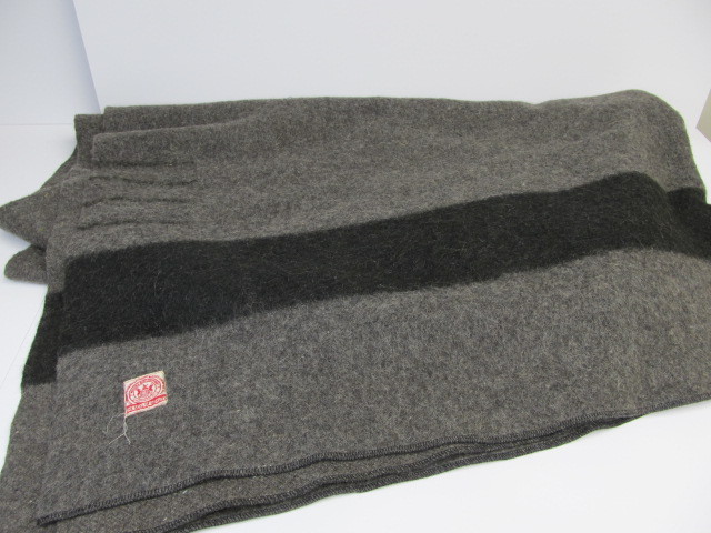 lot 50 image: Nice Vintage HUDSONS BAY Four Point Blanket - Black & Gray