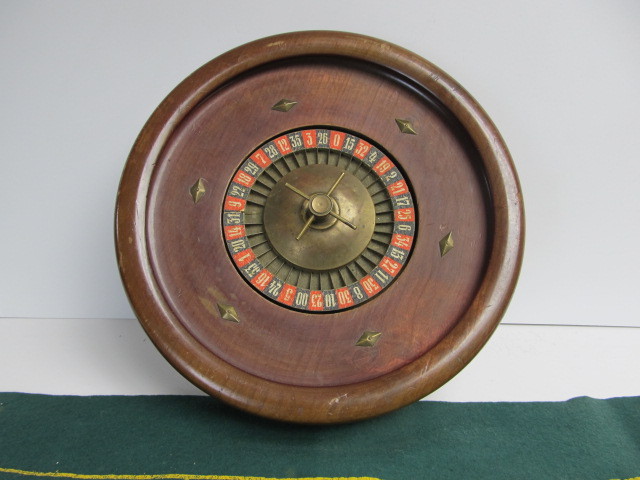 lot 71 image: Old Vintage 1920s Wooden Tabletop Roulette Gambling Wheel