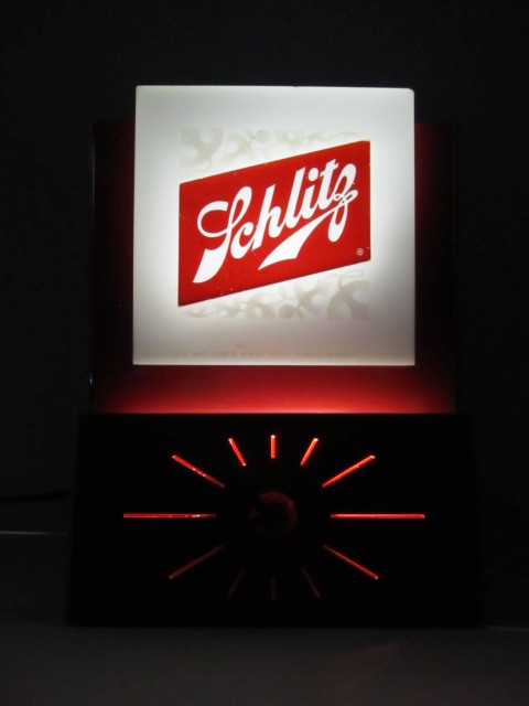 lot 74 image: Working Vintage 1965 SCHLITZ Lighted Countertop Advertising SignClock