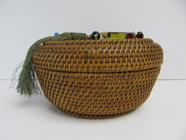 lot 91 image: NICE Antique Chinese Bead Decorated Sewing Basket