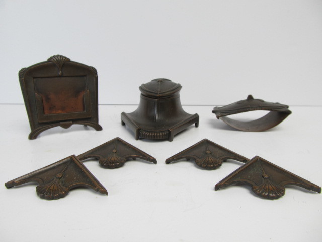 lot 131 image: NICE Vintage Deco JENNINGS BROTHERS Bronze Desk Set