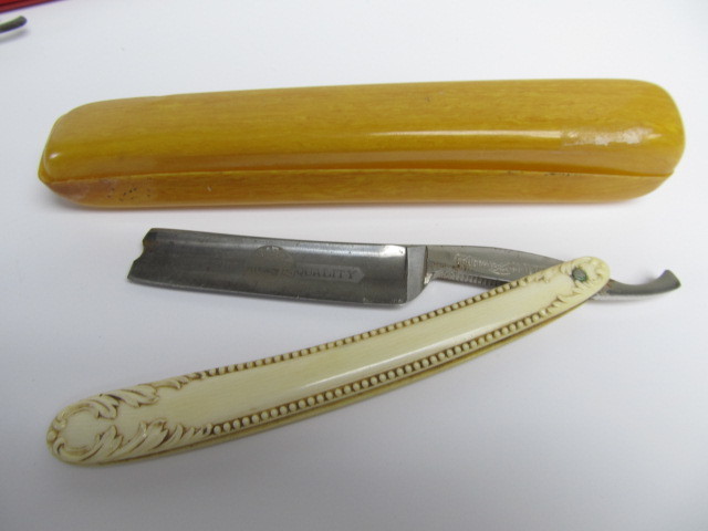 lot 142 image: Lot of 3 Very Nice Antique Straight Razors #2