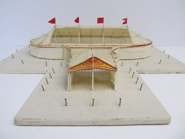 lot 134 image: Very Cool Old Vintage SALESMAN SAMPLE Miniature Circus Tent