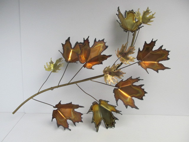 lot 105 image: Signed Vintage CURTIS JERE Maple Leaf BrassMetal Wall Sculpture