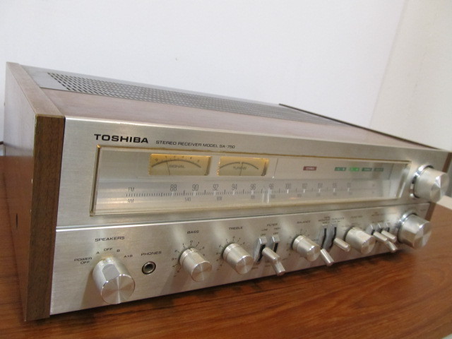 lot 213 image: TOSHIBA Stereo Receiver Model SA-750