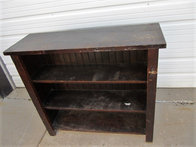 lot 200 image: Antique Heavy Solid Oak Bookshelf