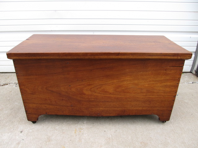 lot 205 image: Antique English Blanket Chest