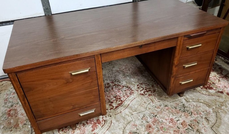 lot 227 image: Nice Mid Century Modern Walnut Executive Desk by JOFCO